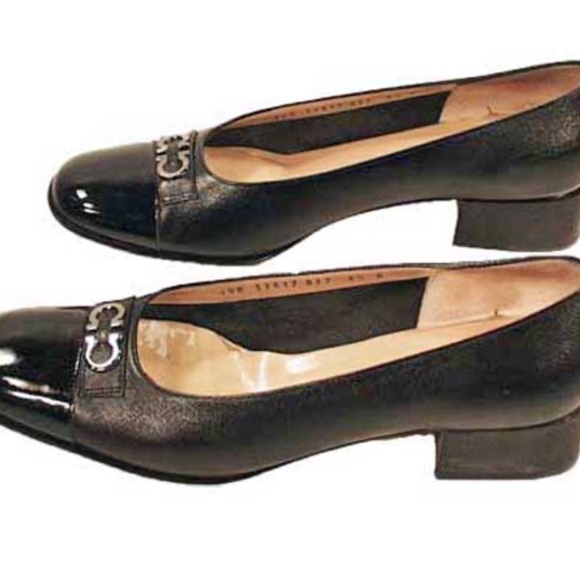 PUMPS, BLACK CALF PATENT & PEBBLE FINISH, Sz 8.5B, HEEL 1 3/8 inch, FERRAGAMO, - Picture 4 of 9